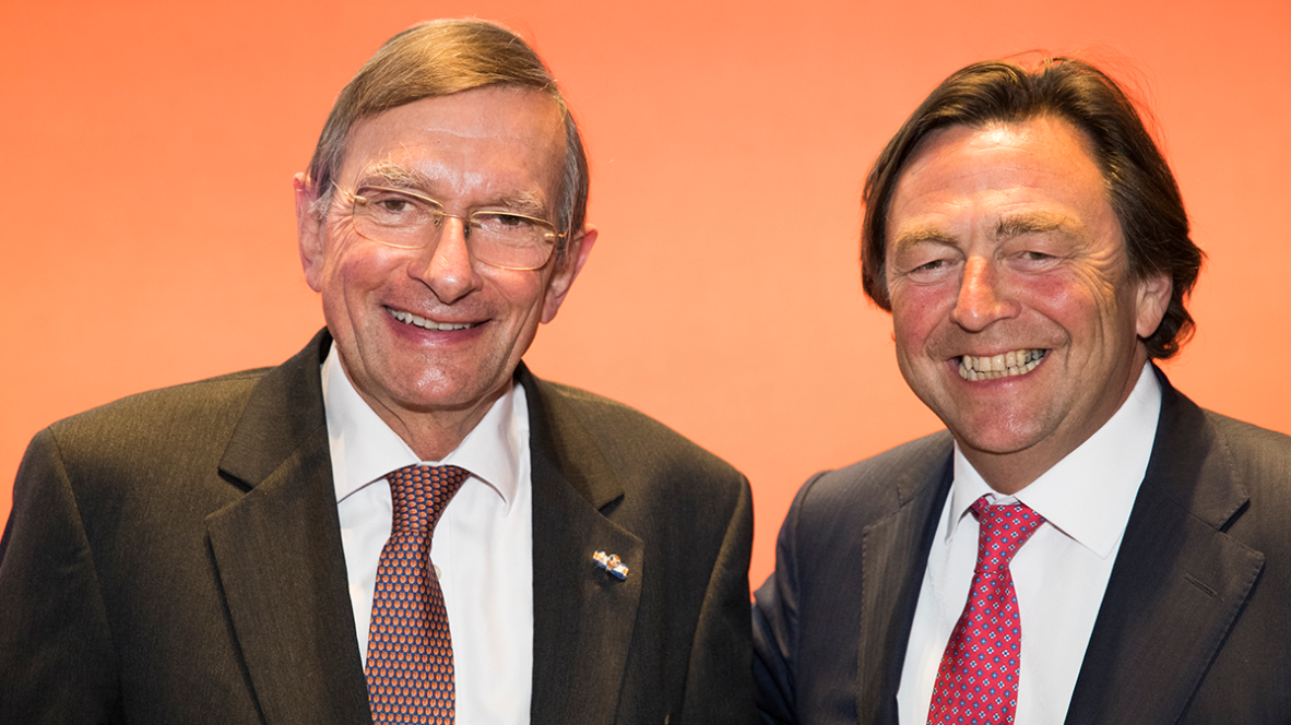 Hans Wijers (right) will succeed Jeroen van der Veer (left) as chairman of the supervisory board.